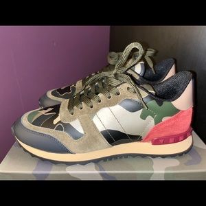 ***NIB*** Valentino Garavani womens sz 8 sneakers